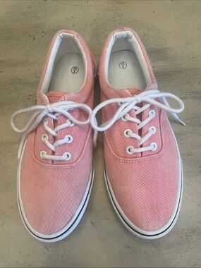Women's Low-Top Canvas Lace-Up Sneakers in Pink
